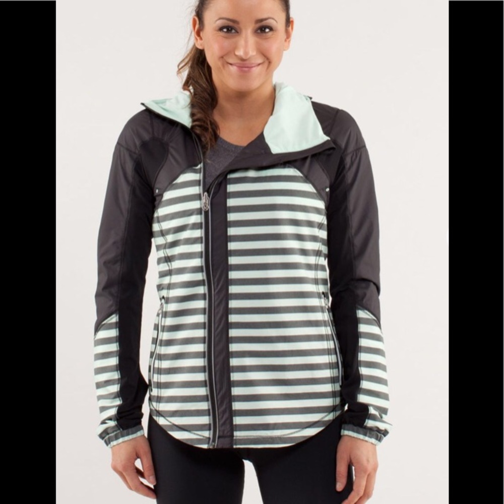 NWOT Lululemon Run: Get Up And Glow Jacket *Reflective 360 Sea Stripe Mint/Black - Picture 1 of 12